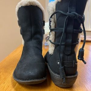 UGG Akadia size 10